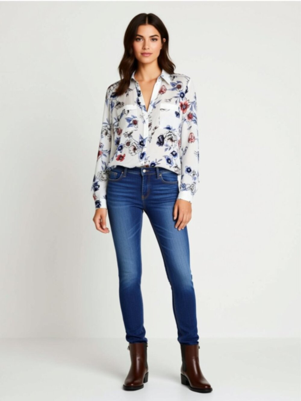 Candie's women's shirt, size Medium, Ivory Floral (J16)